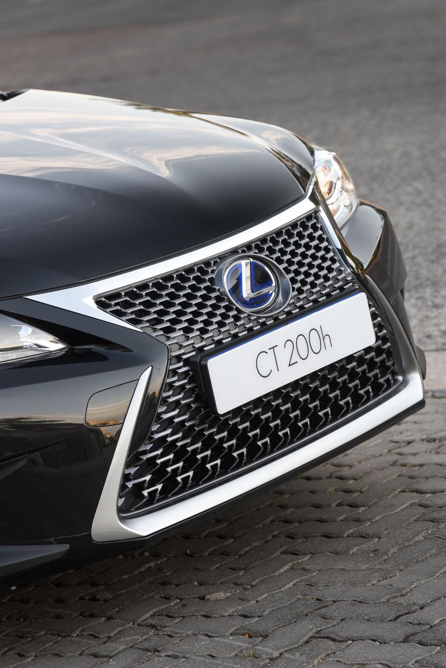 Детали экстерьера Lexus CT200h 2018 года  (ZA) (фото 20 из 40)